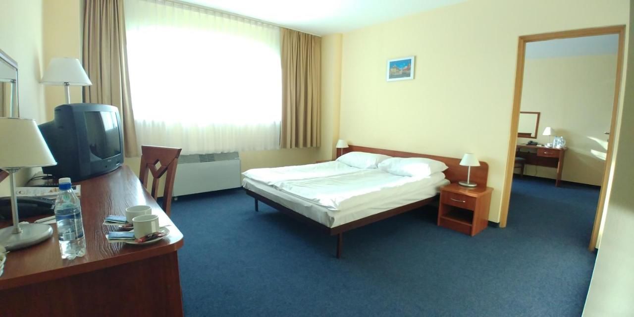 Отель Sangate Hotel Airport Варшава-34