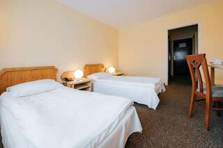 Отель Sangate Hotel Airport Варшава Двухместный номер эконом-класса с 2 отдельными кроватями-1